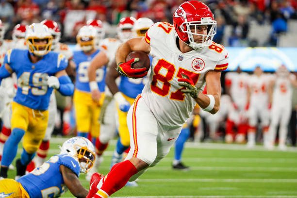 Chargers vs. Chiefs SNF Week 14: Prediction, Odds, Spread, Picks & Best Bets